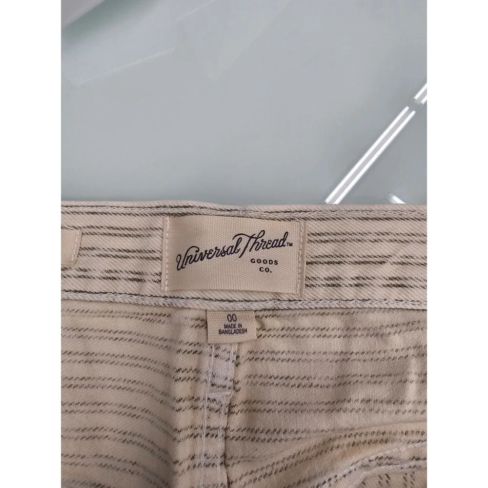Universal Thread Womens High Rise Shorts White Cotton Distressed Casual Size 00